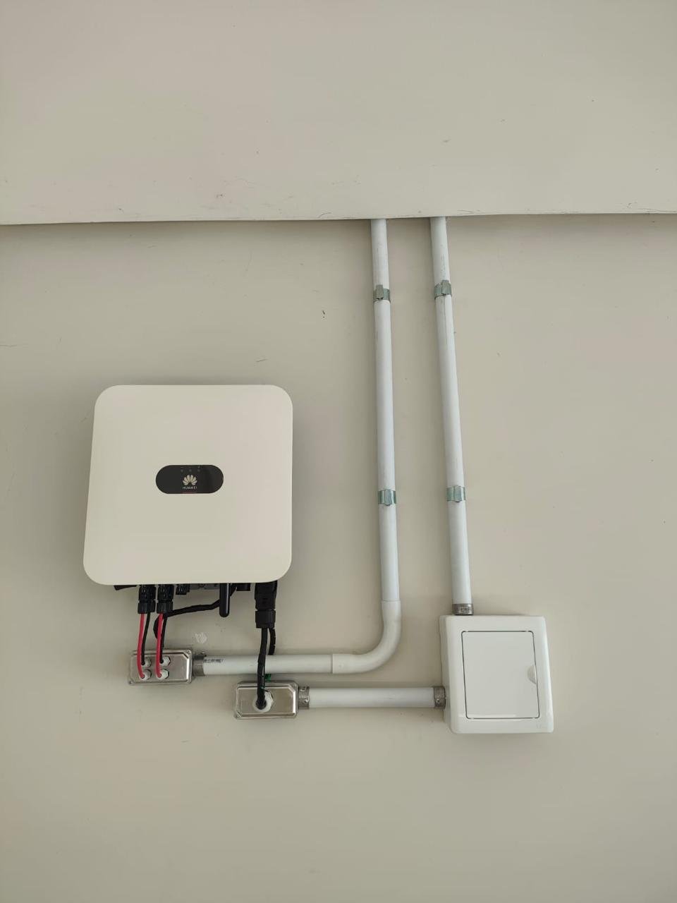 Inversor instalado em área interna